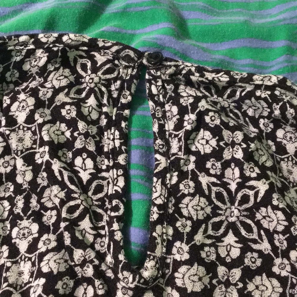 Patterned Blouse - Picture 3 of 4